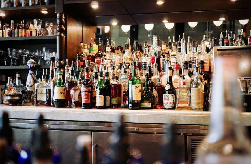 alcoholic beverages, bar, beer-1845295.jpg