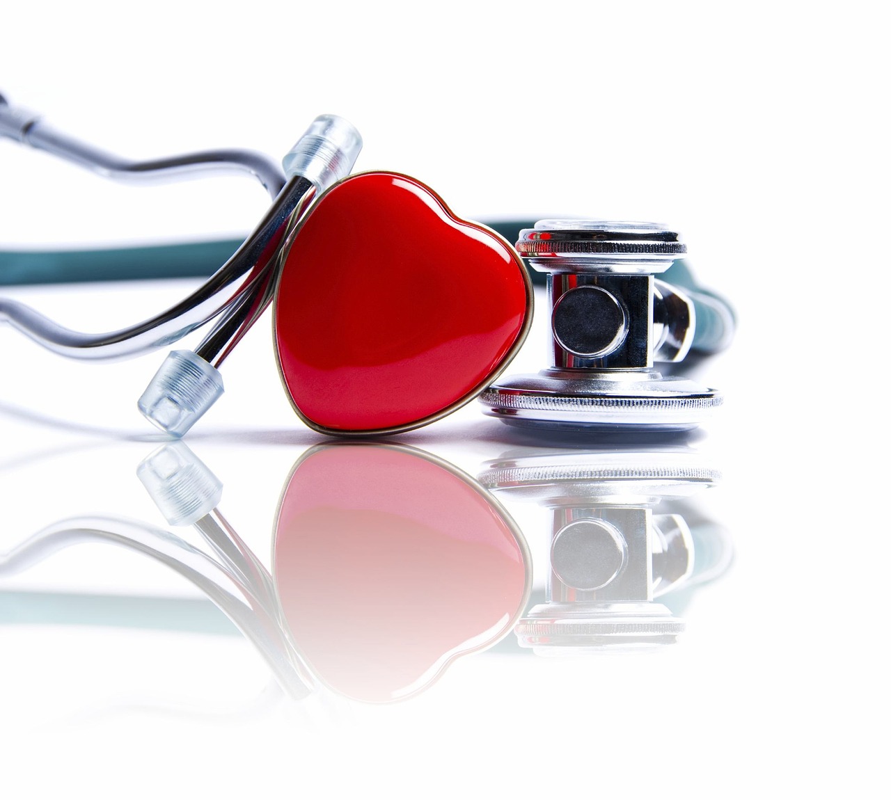 a heart, stethoscope, the medicine-2338154.jpg