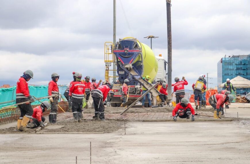 Vaciado de concreto puente 26 con 68 en Bogotá