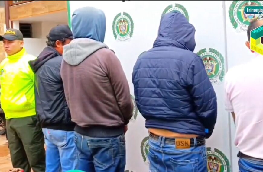 A «Los Arrieros» les caen @DIJINPolicia de @PoliciaMTunja. Vea como.