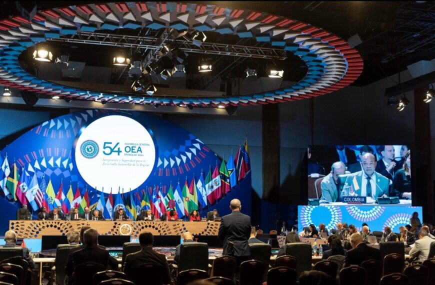 Por qué Cuba debe volver a la OEA? Canciller Murillo explica.