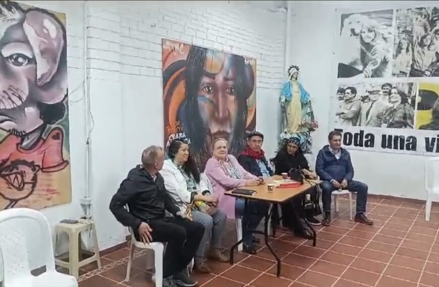 Senadora Clara López en ceremonia conmemorativa de Carlos Romero, 5 años.
