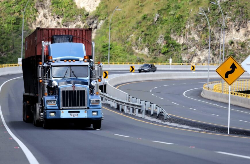 Transporte carga Colombia: cómo va control eficiencia costos 2024.