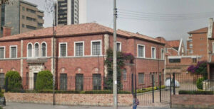 fachada-frontal-Academia-Nacional-de-Medicina-Colombia