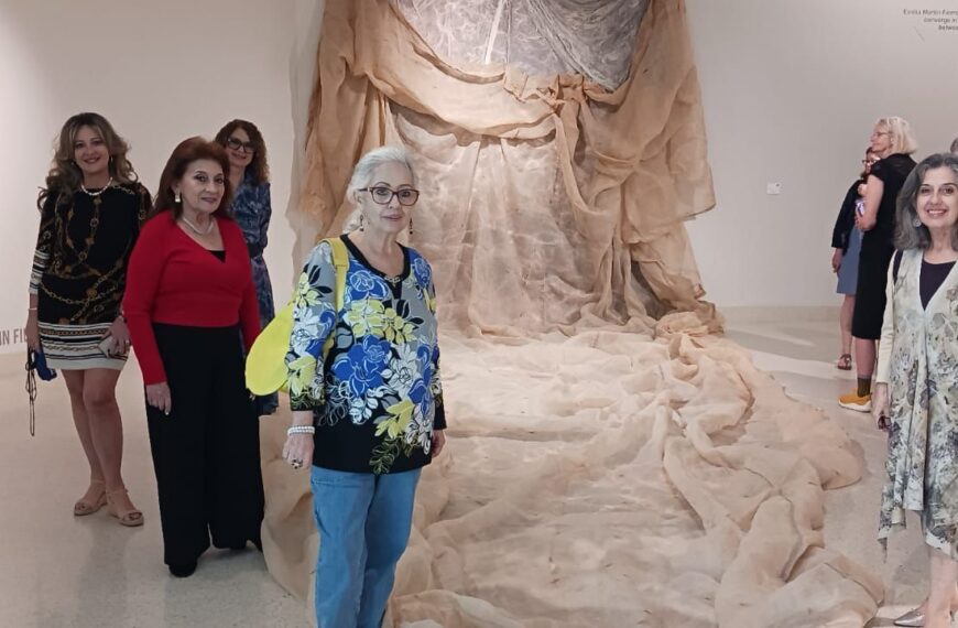 La Bienal Internacional de Arte Textil Contemporáneo, con el nombre de Colombia
