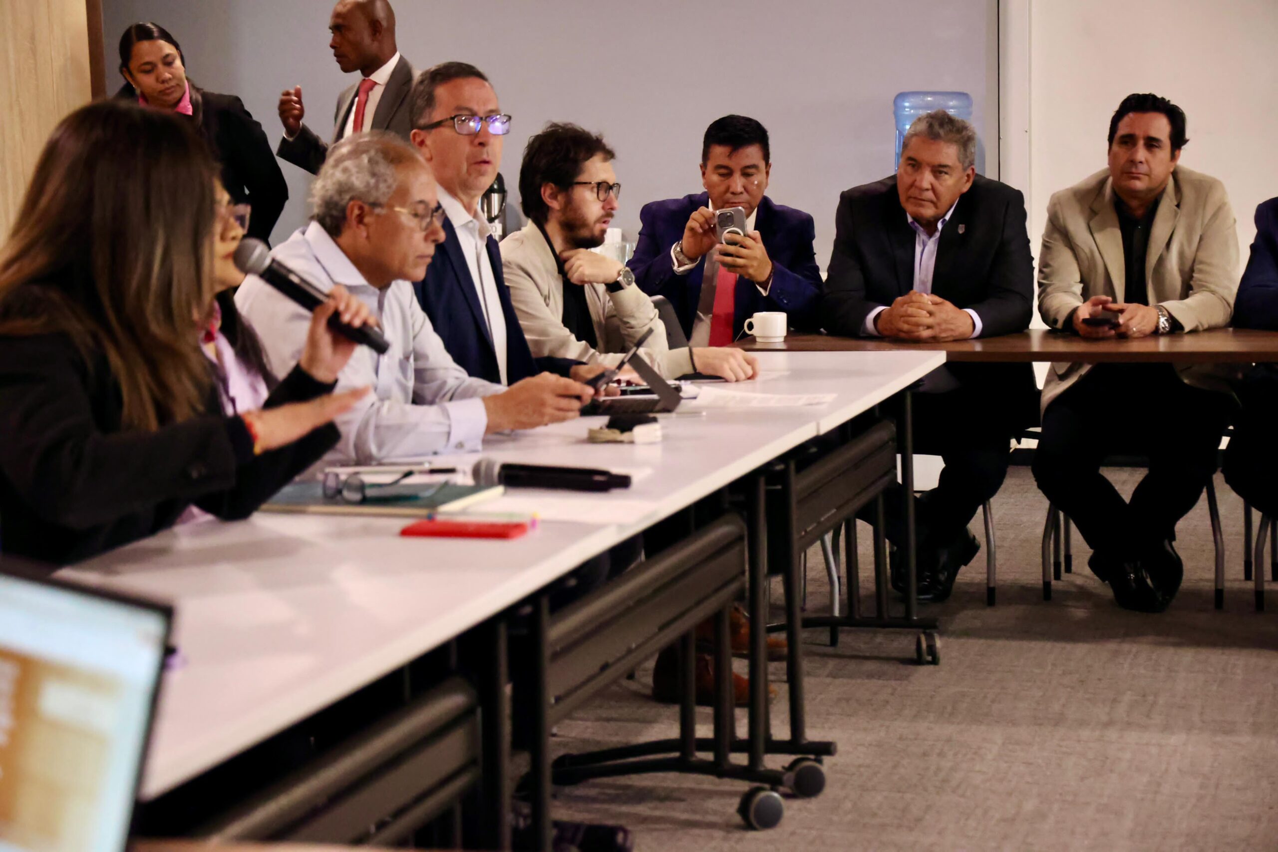 Transporte de mercanc&iacute;as, Colombia junio 2025. Para donde va?.