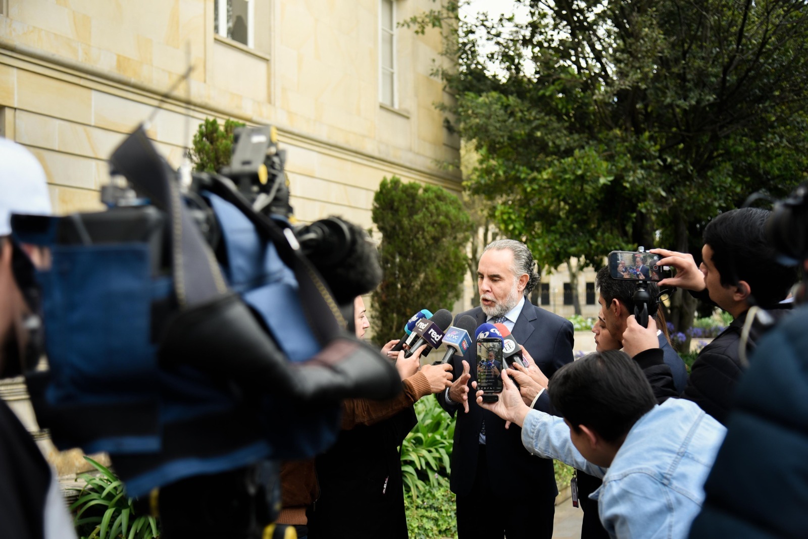 Debate por propuesta de Asamblea Constituyente Colombia despu&eacute;s del 2026. &iquest;Qu&eacute; piensa?