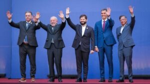 5 presidentes de Latinoamérica frente a «desinformación» 2025. ¿De acuerdo?