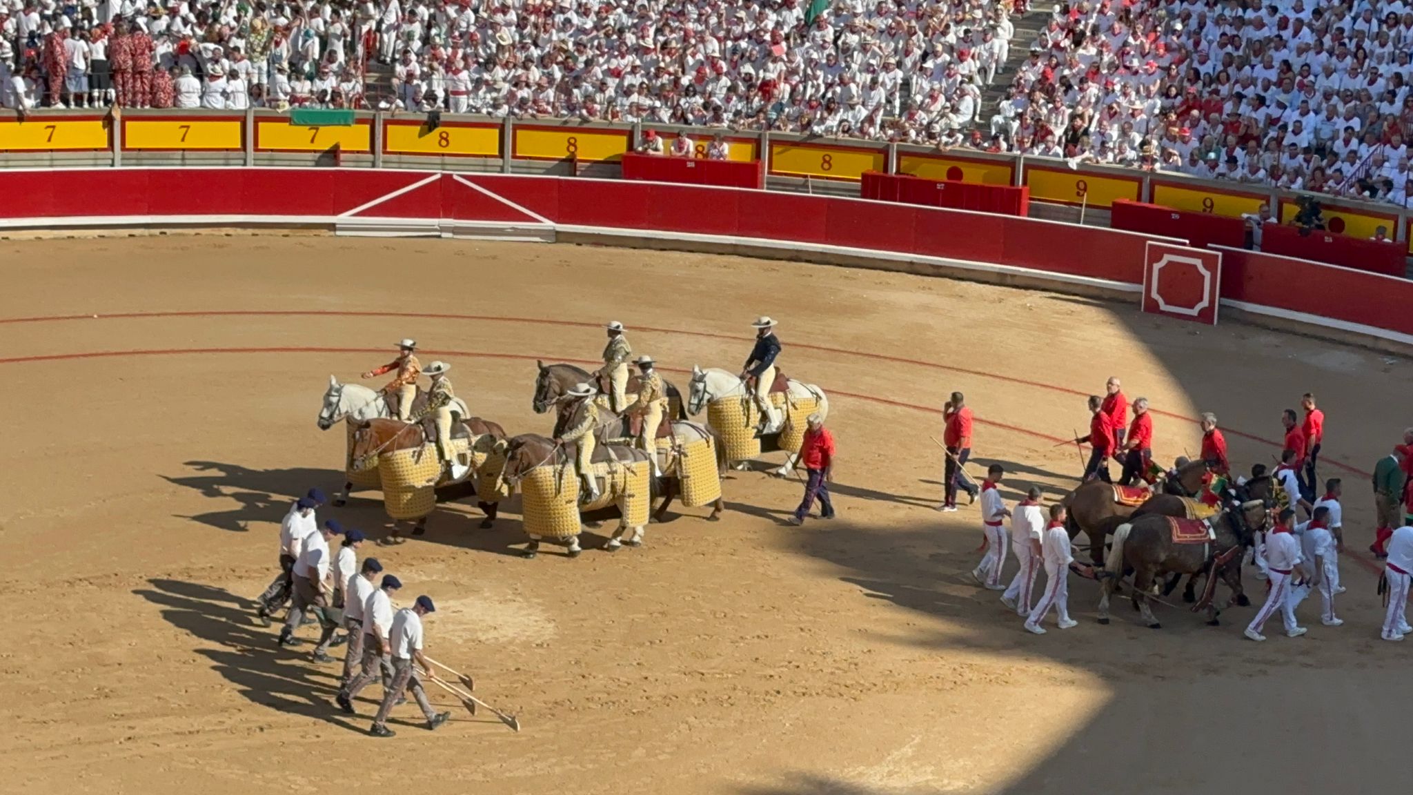 Pamplona en rojo y blanco: vivir los Sanfermines.