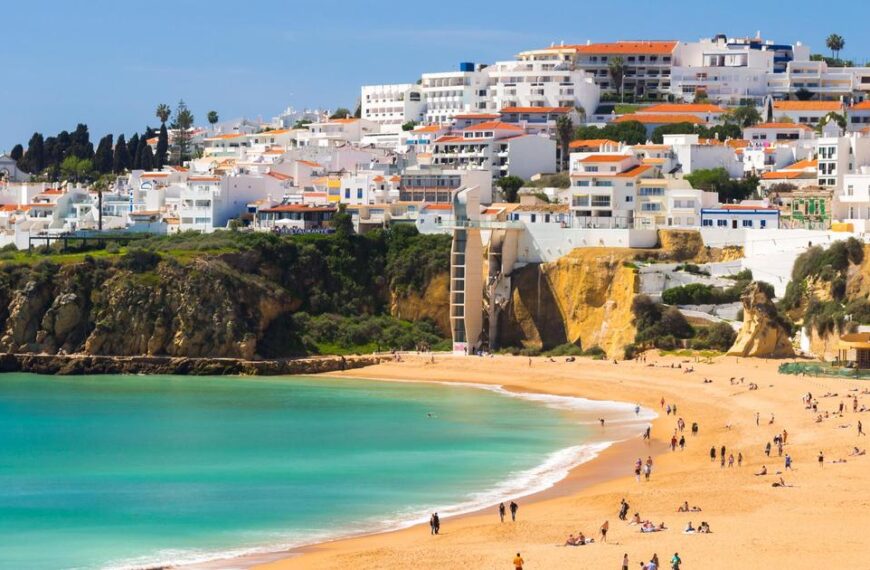 Portugal, entre turistas que no se preocupan por la ola de calor 2025