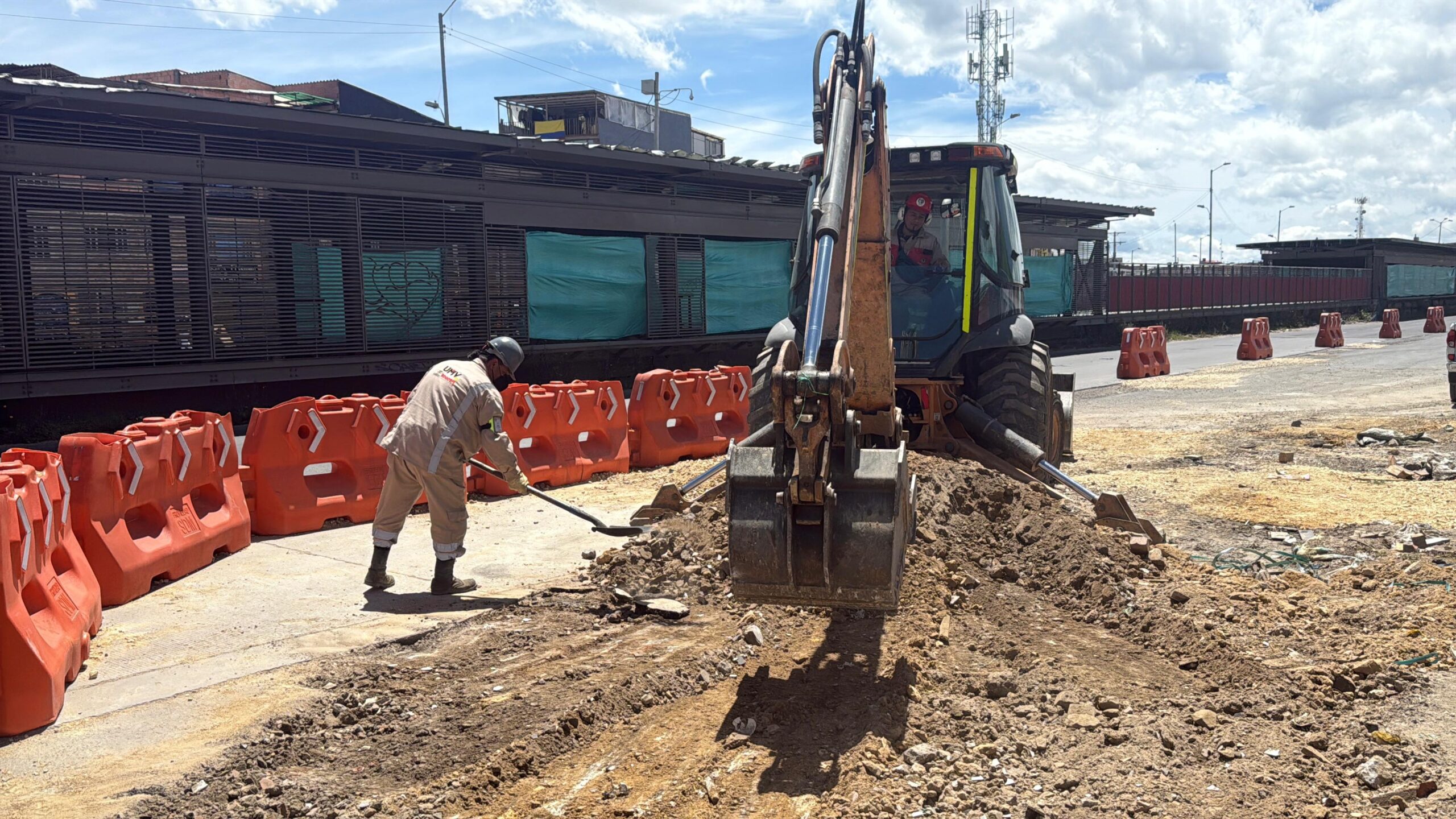 &ldquo;Contratista que incumpla, contratista que vamos a sancionar&rdquo;: Alcald&iacute;a Bogot&aacute;, IDU, 2025.