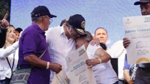 Presidente exige a los fondos de pensiones invertir dentro del país el ahorro que administran de los trabajadores colombianos