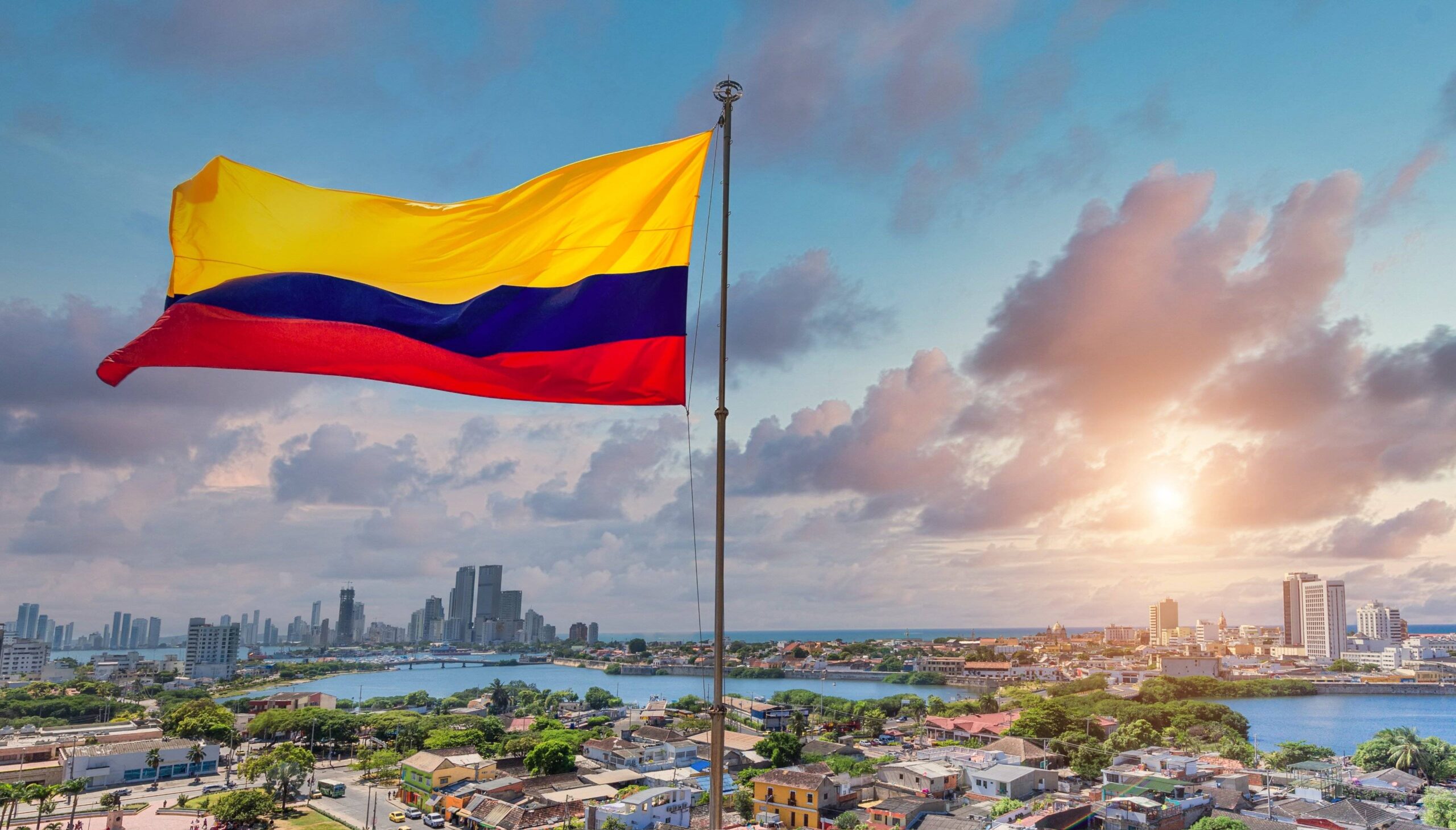 16 ciudadanos nacidos en el extranjero desagravian a Colombia. Por Gustavo Castro Caycedo