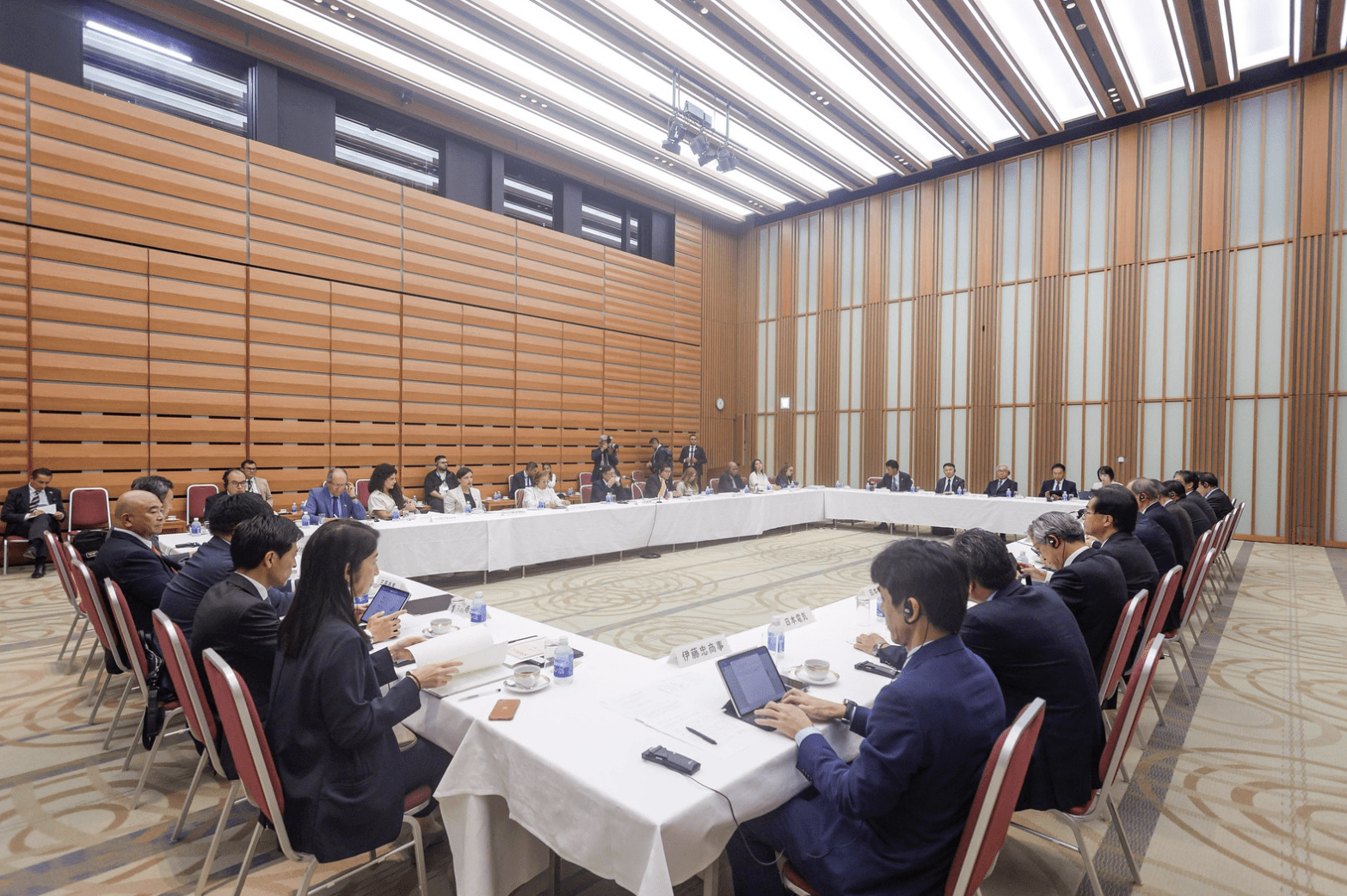 Keidanren Kaikan, Presidente Petro con empresarios en Jap&oacute;n septiembre 2025.
