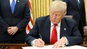 Trump-signing-documents-1024x576