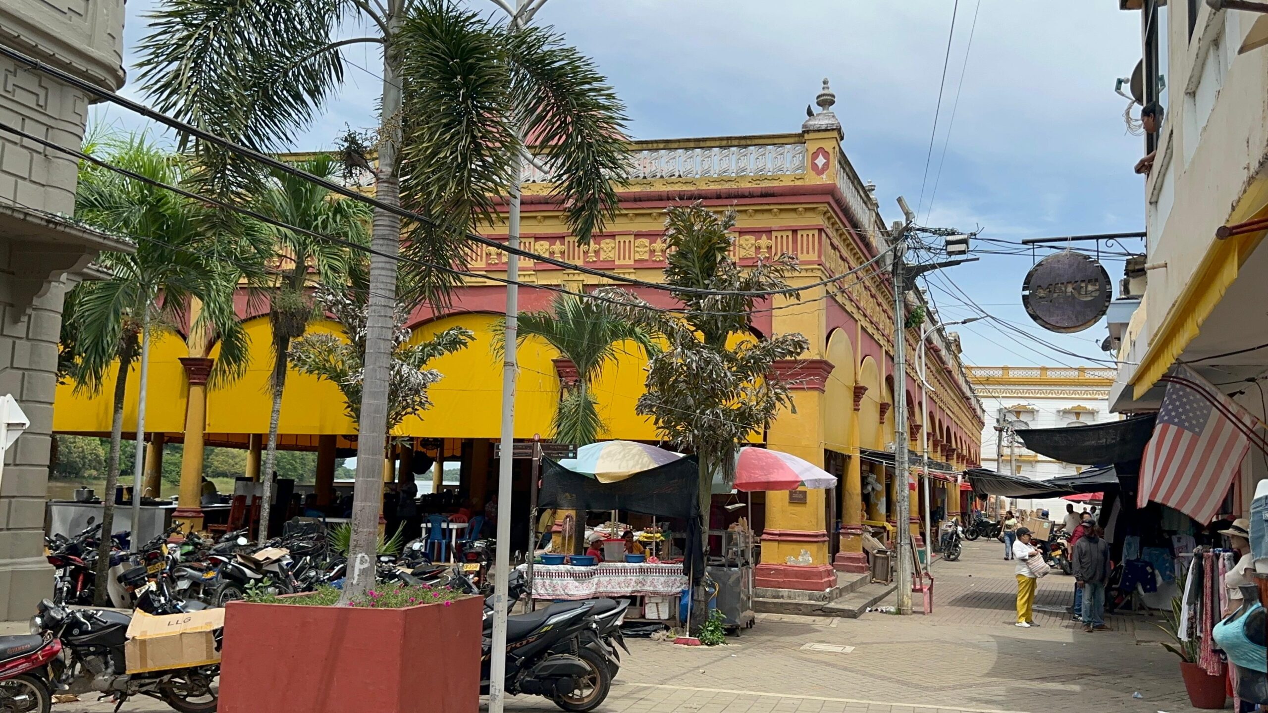 Lorica entre tertulias y caf&eacute;. Con Enrique C&oacute;rdoba Rocha.
