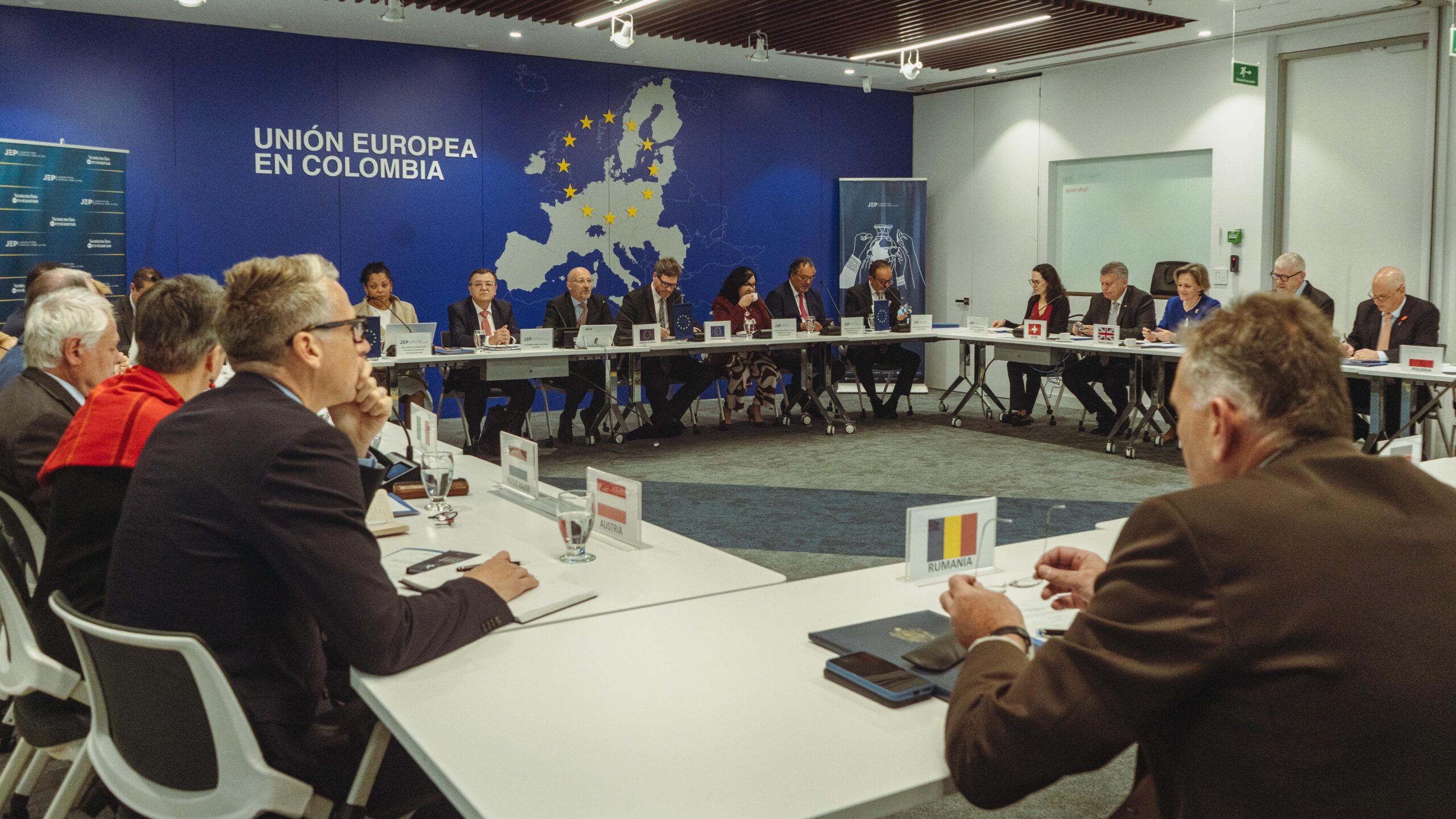 Sentencias restaurativas y apoyo de 21 embajadas a JEP Colombia.