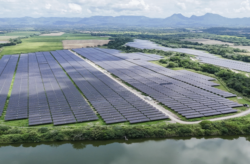 Decreto y otros hechos de licencia ambiental eólica, parque solar en noviembre 2025.