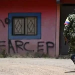 Disidencias FARC y crímenes de policías: preacuerdos Fiscalía noviembre 2025.