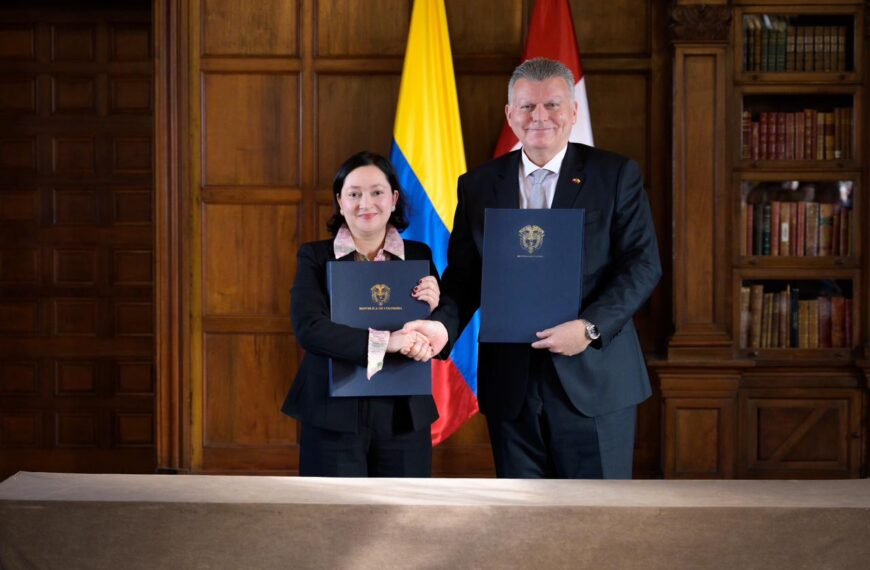 Colombia y Suiza oficializan la preservaci&oacute;n internacional del archivo de la Comisi&oacute;n de la Verdad