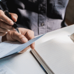 Falso tramitador bancario, así cae 2025.