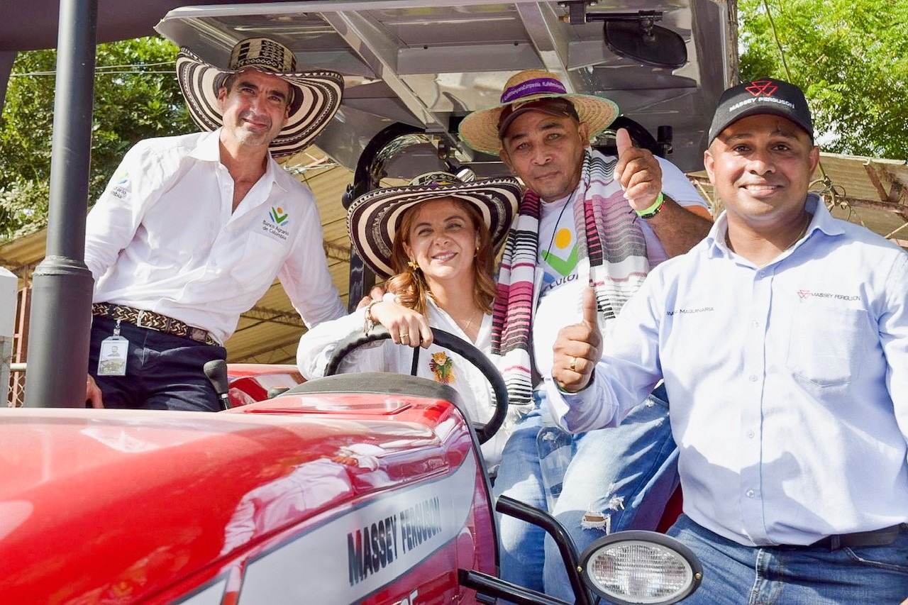 Banco Agrario entrega cr&eacute;ditos asociativos por $600 millones a beneficiarios de la Reforma Agraria