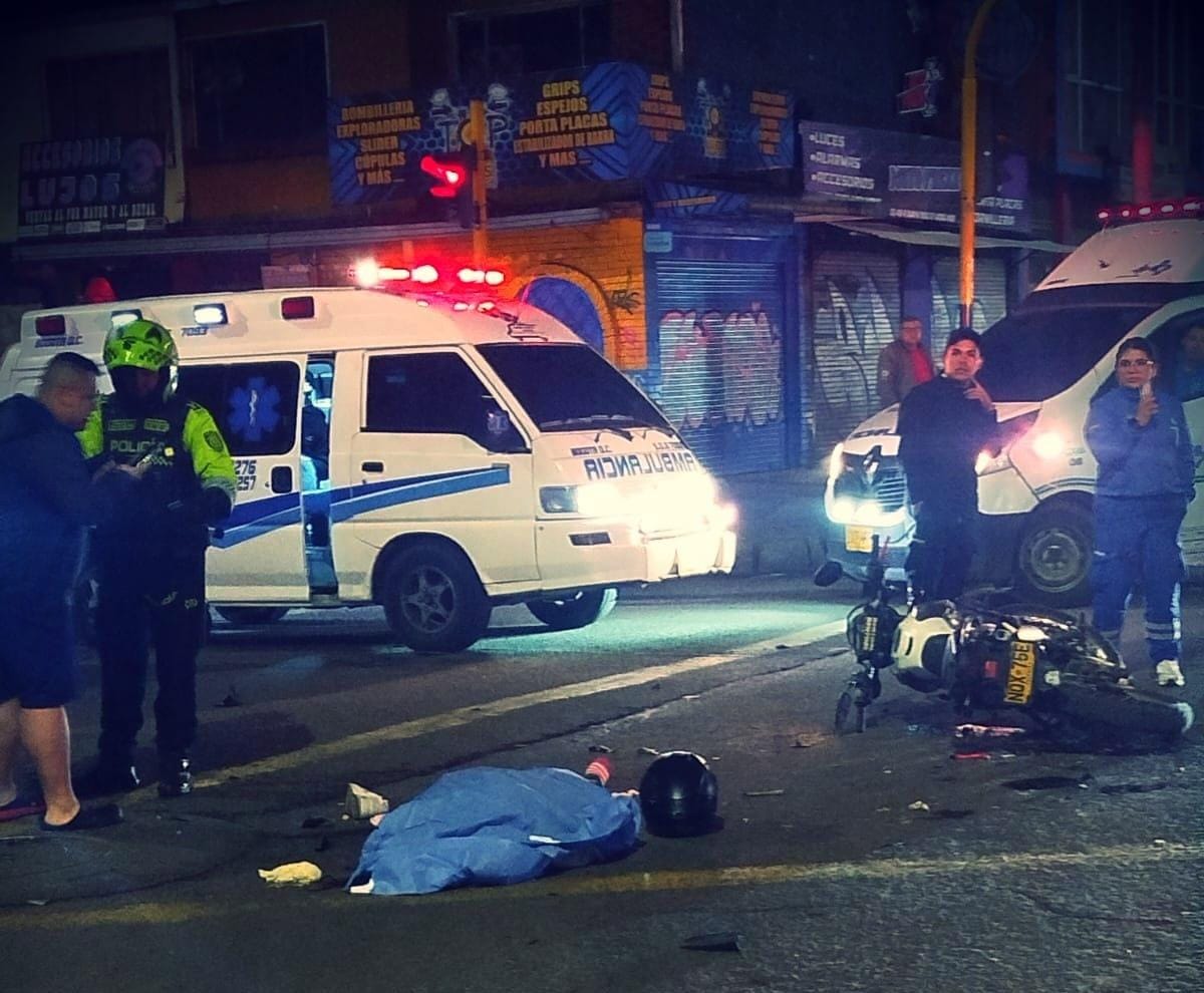 Dos mujeres en motos, se estrellan, con saldo fatal.