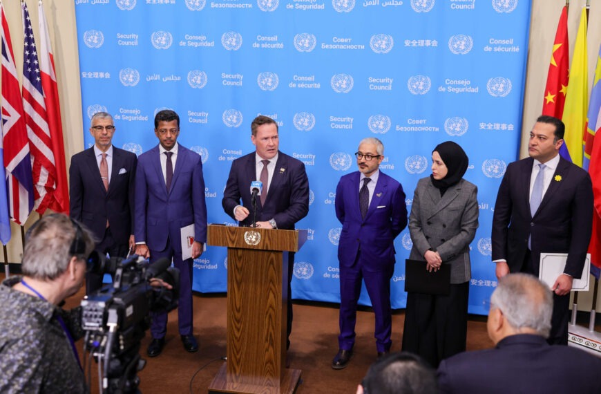 Embajador Mike Waltz durante declaración en la ONU sobre el estrecho de Ormuz y la libertad de navegación internacional