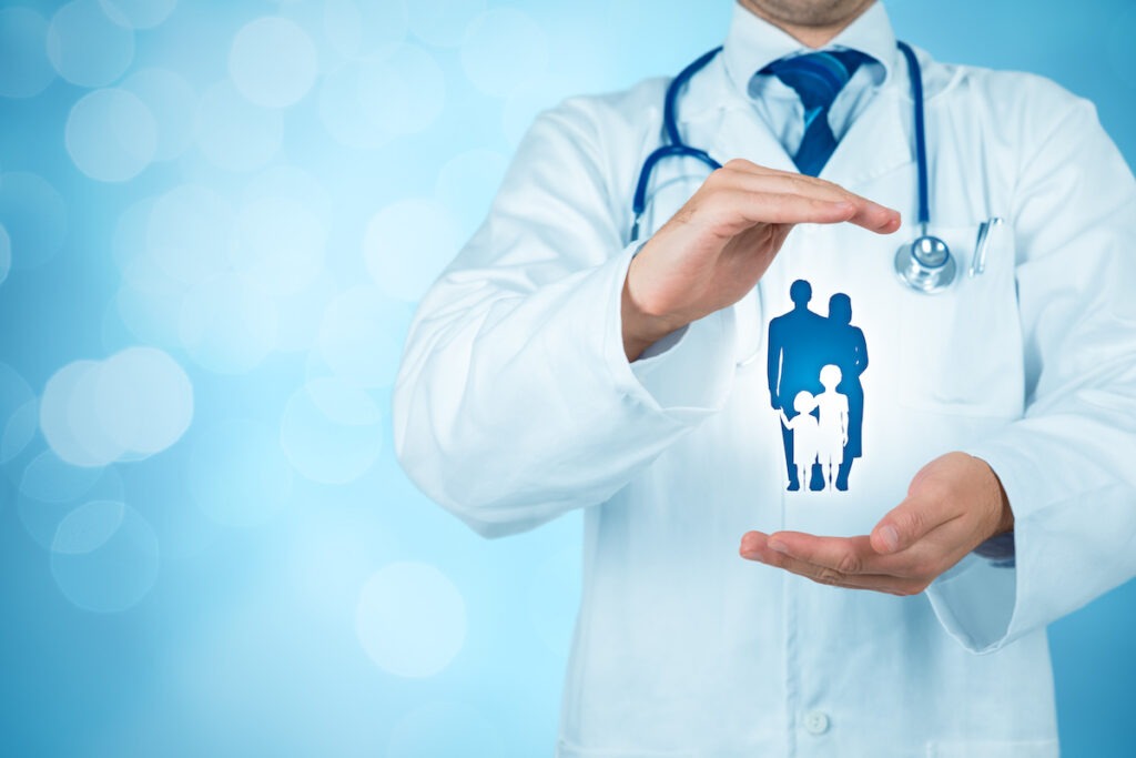 Análisis sobre planes de salud dirigidos por proveedores y estrategias para competir en seguros comerciales en Estados Unidos.