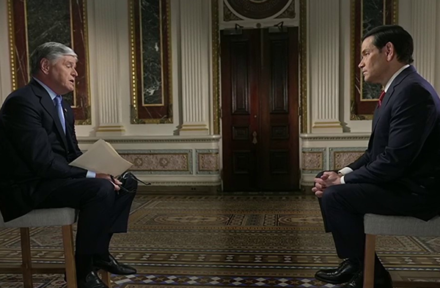 Marco Rubio durante entrevista sobre geopolítica internacional y política exterior de Estados Unidos.