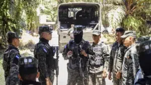 ALT: Operativo de seguridad internacional contra líderes de la organización criminal MS-13 buscados por autoridades de Estados Unidos.