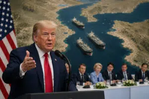 Donald Trump durante una rueda de prensa en la cumbre del G7 en Francia anunciando un acuerdo con Irán sobre el estrecho de Ormuz.