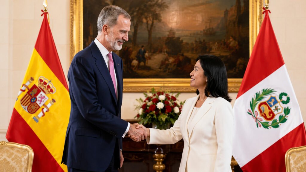 El rey Felipe VI y la presidenta peruana Keiko Fujimori durante un encuentro para fortalecer la relación bilateral entre España y Perú.